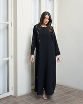 Round neck with embroidery