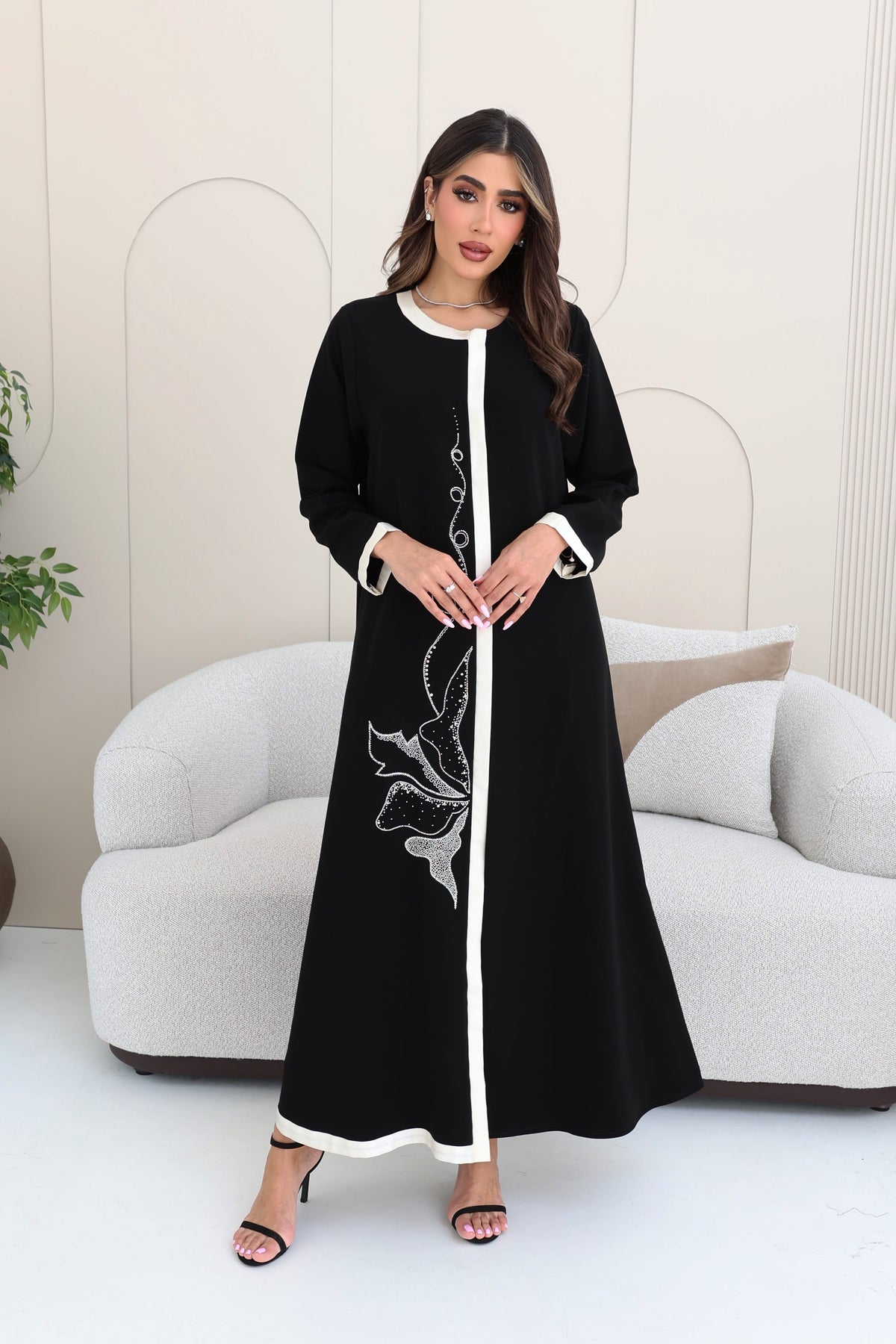 Round neck abaya with contrast piping details